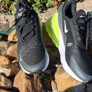 Nike Air Max 270 GS 4Y 043345-704 Black with Neon converts to women 5.5